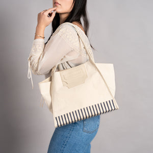 Cassis Tote White Accents